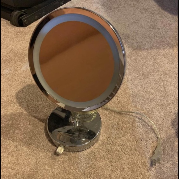 Magnified light up makeup mirror